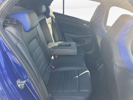 2023-Volkswagen-Golf-8-20-TSI-R-DSG_21