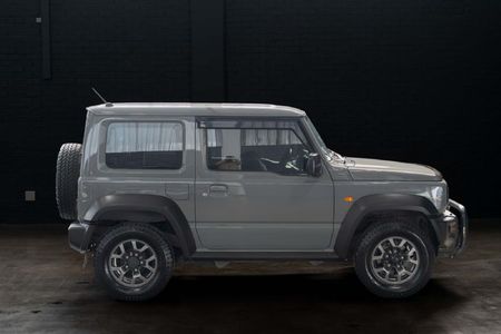 2023-Suzuki-Jimny-15-GLX_9