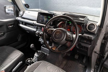 2023-Suzuki-Jimny-15-GLX_12