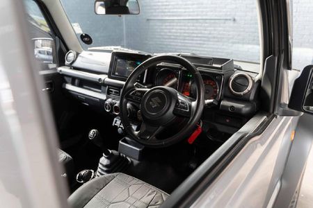 2023-Suzuki-Jimny-15-GLX_13