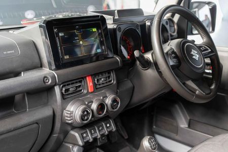 2023-Suzuki-Jimny-15-GLX_14