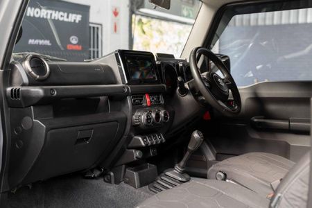 2023-Suzuki-Jimny-15-GLX_15
