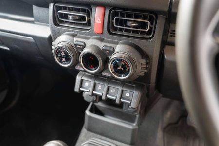 2023-Suzuki-Jimny-15-GLX_17