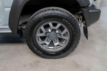 2023-Suzuki-Jimny-15-GLX_27