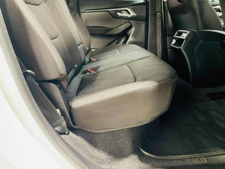 2024-Isuzu-D-Max-19-DDI-HR-LS-Auto-Double-Cab_11