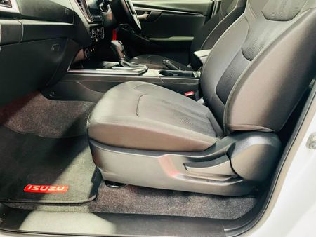 2024-Isuzu-D-Max-19-DDI-HR-LS-Auto-Double-Cab_13