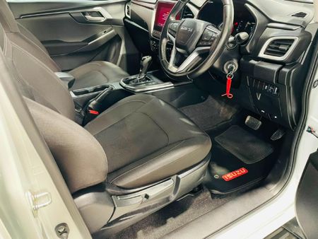 2024-Isuzu-D-Max-19-DDI-HR-LS-Auto-Double-Cab_15