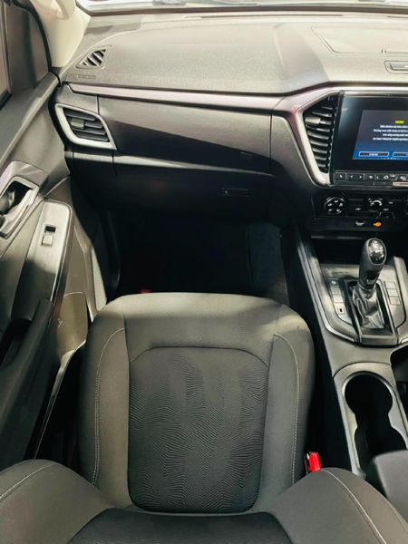 2024-Isuzu-D-Max-19-DDI-HR-LS-Auto-Double-Cab_16