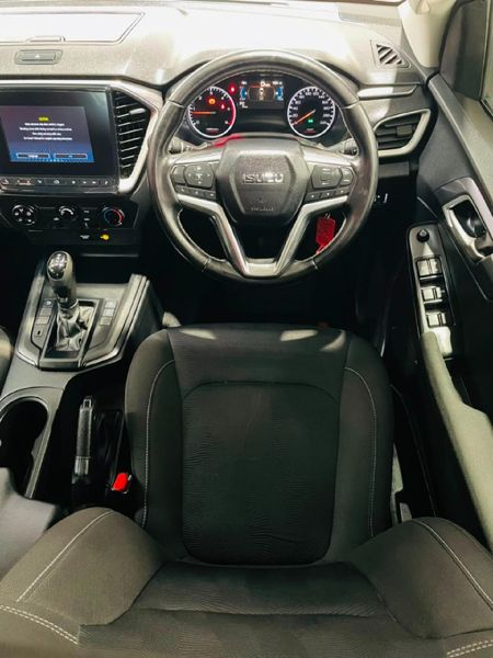 2024-Isuzu-D-Max-19-DDI-HR-LS-Auto-Double-Cab_17