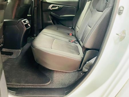 2024-Isuzu-D-Max-19-DDI-HR-LS-Auto-Double-Cab_18