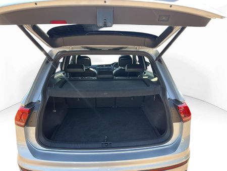 2023-Volkswagen-Tiguan-14TSI-R-Line_12