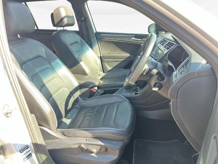 2023-Volkswagen-Tiguan-14TSI-R-Line_17