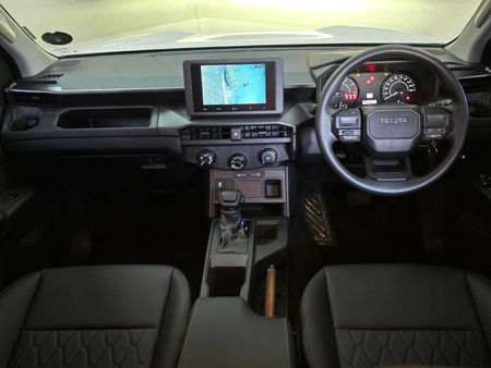 2026-Toyota-Hilux-28-GD-6-RB-SRX-Auto-Double-Cab_11