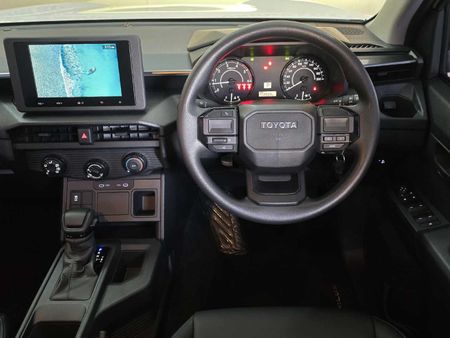 2026-Toyota-Hilux-28-GD-6-RB-SRX-Auto-Double-Cab_15