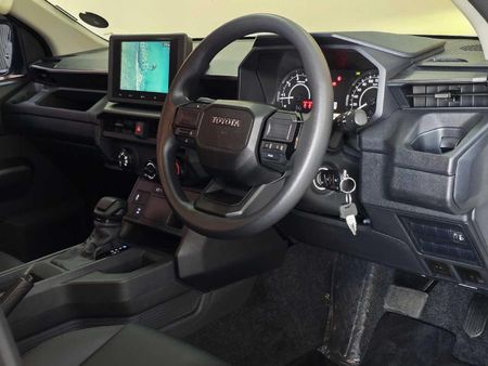 2026-Toyota-Hilux-28-GD-6-RB-SRX-Auto-Double-Cab_17