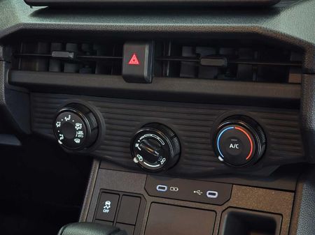 2026-Toyota-Hilux-28-GD-6-RB-SRX-Auto-Double-Cab_5