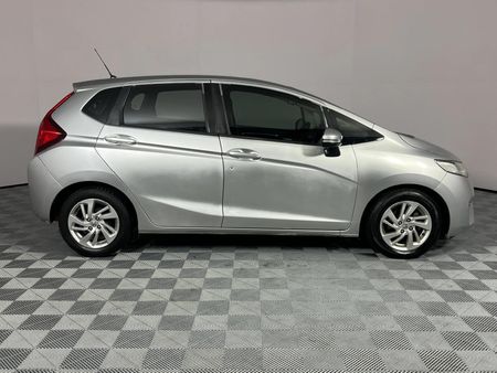 2017-Honda-Jazz-15-Elegance-Auto_16