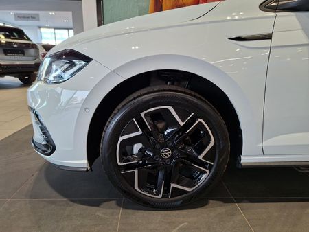 2026-Volkswagen-Polo-10-TSI-R-Line-Auto_11