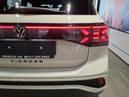 2026-Volkswagen-T-Cross-10-TSI-R-Line-Auto_4