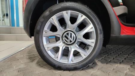 2016-Volkswagen-Up-Cross-Up-10-5-dr_8