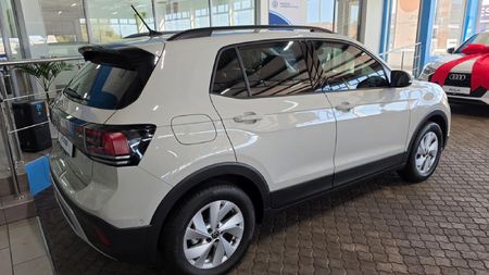 2026-Volkswagen-T-Cross-10-TSI-Life-Auto_5
