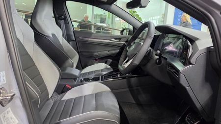 2026-Volkswagen-Golf-14-TSI-R-Line-Auto-110kw_14