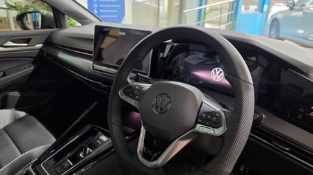 2026-Volkswagen-Golf-14-TSI-R-Line-Auto-110kw_19