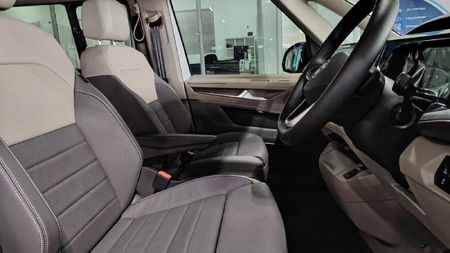 2026-Volkswagen-Caravelle-T7-Multivan-DSG-4Mot-Ehybrid_14