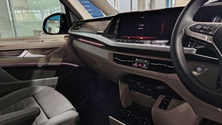 2026-Volkswagen-Caravelle-T7-Multivan-DSG-4Mot-Ehybrid_17