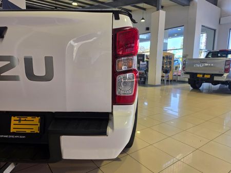 2023-Isuzu-D-Max-19-DDI-HR-L-Auto-Double-Cab_5