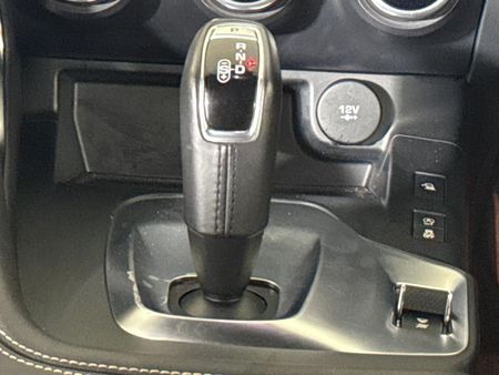 2019-Jaguar-E-Pace-D240-20D-SE-177kW_9