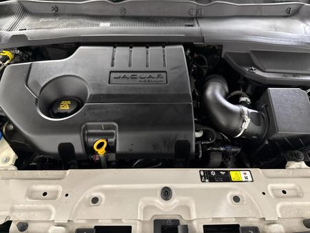 2019-Jaguar-E-Pace-D240-20D-SE-177kW_12