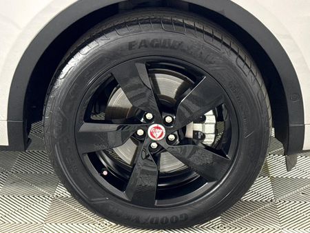 2019-Jaguar-E-Pace-D240-20D-SE-177kW_4