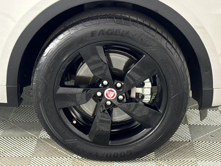 2019-Jaguar-E-Pace-D240-20D-SE-177kW_5