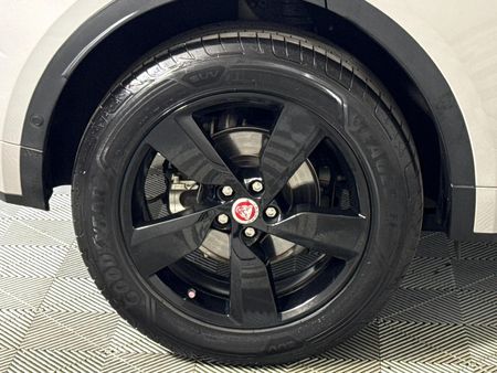 2019-Jaguar-E-Pace-D240-20D-SE-177kW_6