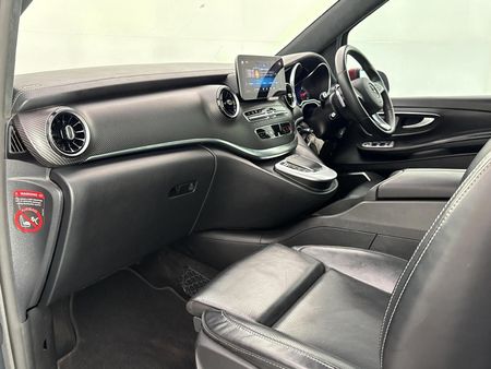 2023-Mercedes-Benz-V-Class-V-300d-Exclusive_9