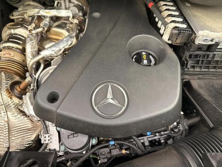 2023-Mercedes-Benz-V-Class-V-300d-Exclusive_13