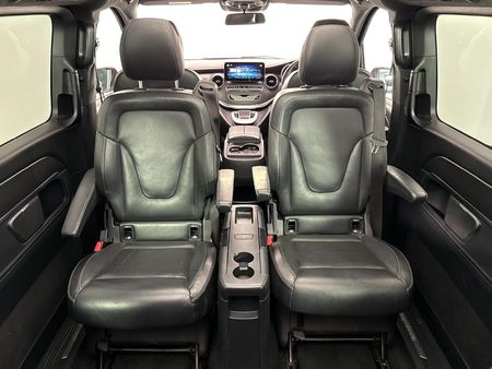 2023-Mercedes-Benz-V-Class-V-300d-Exclusive_15