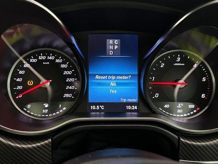 2023-Mercedes-Benz-V-Class-V-300d-Exclusive_2