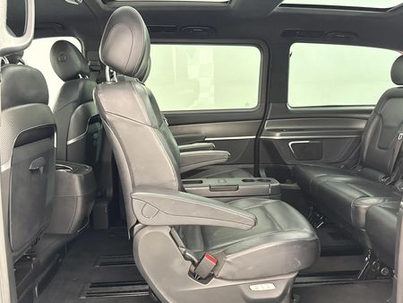 2023-Mercedes-Benz-V-Class-V-300d-Exclusive_3
