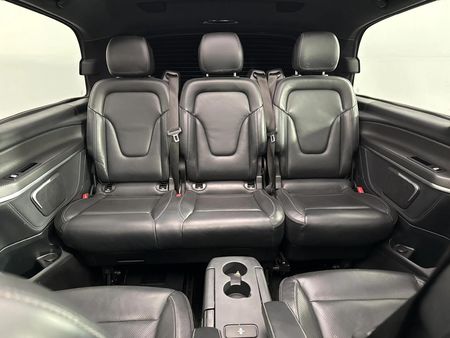2023-Mercedes-Benz-V-Class-V-300d-Exclusive_8