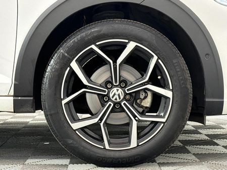 2023-Volkswagen-Taigo-10-TSI-R-Line-Auto_4