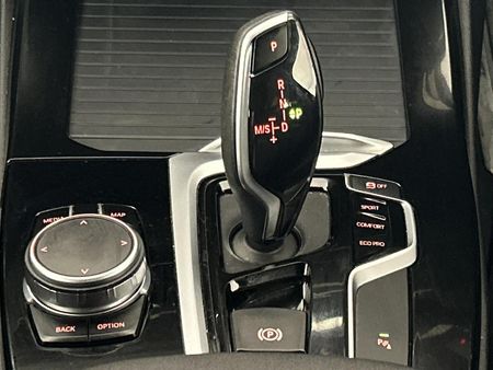 2019-BMW-X3-sDrive18d_10