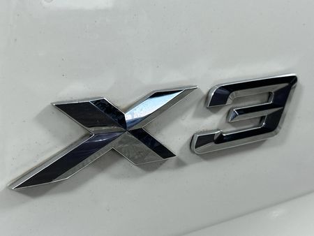 2019-BMW-X3-sDrive18d_11