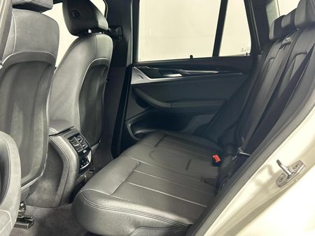 2019-BMW-X3-sDrive18d_3