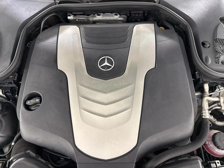 2017-Mercedes-Benz-E-Class-E-350d-Exclusive_12