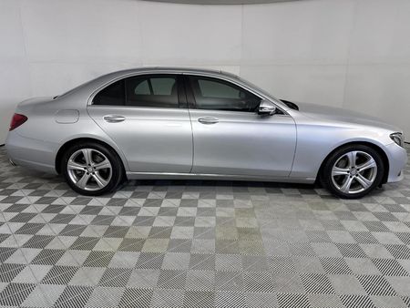 2017-Mercedes-Benz-E-Class-E-350d-Exclusive_16