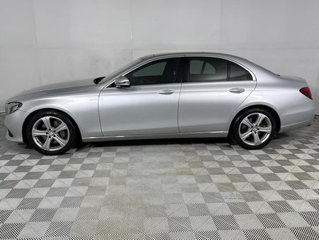 2017-Mercedes-Benz-E-Class-E-350d-Exclusive_18