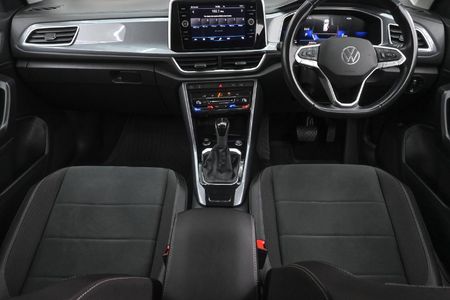 2023-Volkswagen-T-Roc-14-TSI-Design-Auto_11