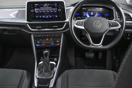 2023-Volkswagen-T-Roc-14-TSI-Design-Auto_12